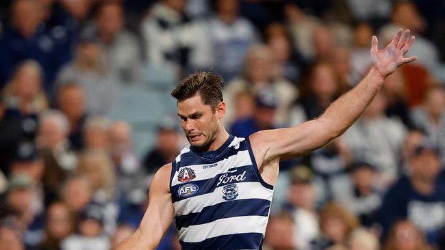 GEELONG, AUSTRALIA - APRIL 22: Tom Hawkins of the Cats kicks a goal during the 2023 AFL Round 06 match between the Geelong Cats and the Sydney Swans at GMHBA Stadium on April 22, 2023 in Geelong, Australia. (Photo by Dylan Burns/AFL Photos via Getty Images)