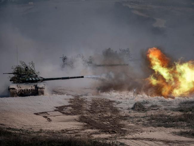 TOPSHOT - A Russian army T-72-B3 tank fires during military exercises at the Raevsky range in Southern Russia on September 23, 2020 during the "Caucasus-2020" military drills gathering China, Iran, Pakistan and Myanmar troops, along with ex-Soviet Armenia, Azerbaijan and Belarus. - Up to 250 tanks and around 450 infantry combat vehicles and armoured personnel carriers will take part in the September 21 to 26 land and naval exercises that will involve 80,000 people including support staff. (Photo by Dimitar DILKOFF / AFP)