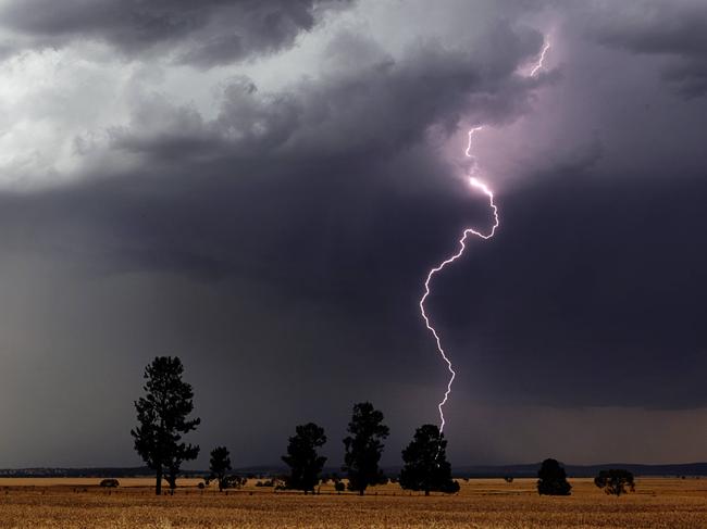 The Myer Autumn/Winter fashion campaign for 2012, shot on location on a wheat farm in Narrandera NSW. Jess Hart and Jennifer Hawkins wearing Sass & Bide. Storm clouds over the wheat fields created spot fires during the shoot. Dust storms and heavy rain also caused delays in shooting.