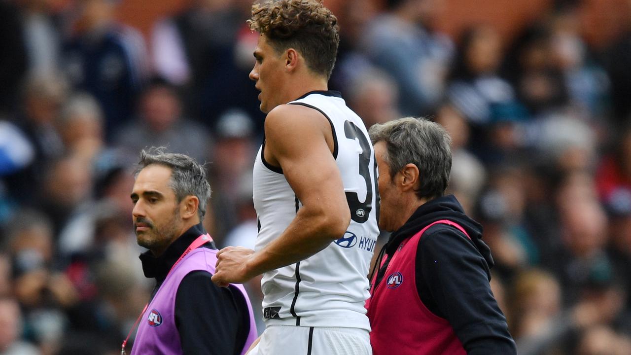 Charlie Curnow leaves the field after injuring his knee. Picture: AAP Images 