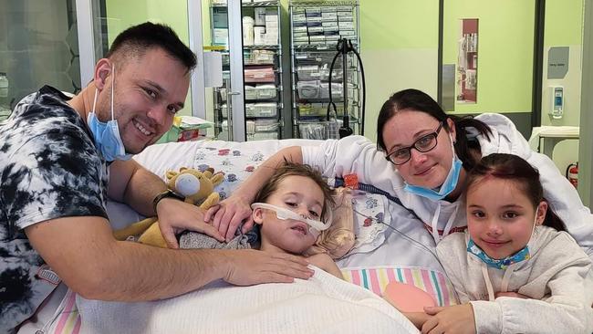 Mason Wade's family visiting him in the Brisbane Children's Hospital.