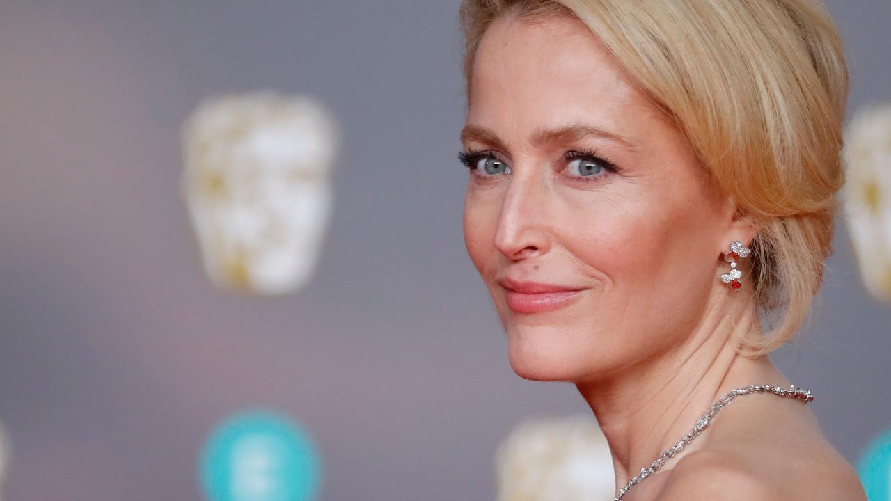 Gillian Anderson ditches wearing a bra, 'doesn't care if her 'breasts reach  her belly button