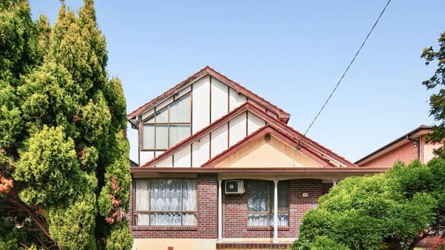 This dated Alton Ave home in Concord went to auction last week with expectations of $3m but sold for $4.025m instead due to the strong market.