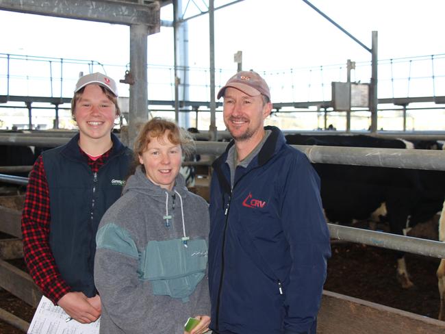 Colac dairy dispersal sale: Limited buying interest | The Weekly Times