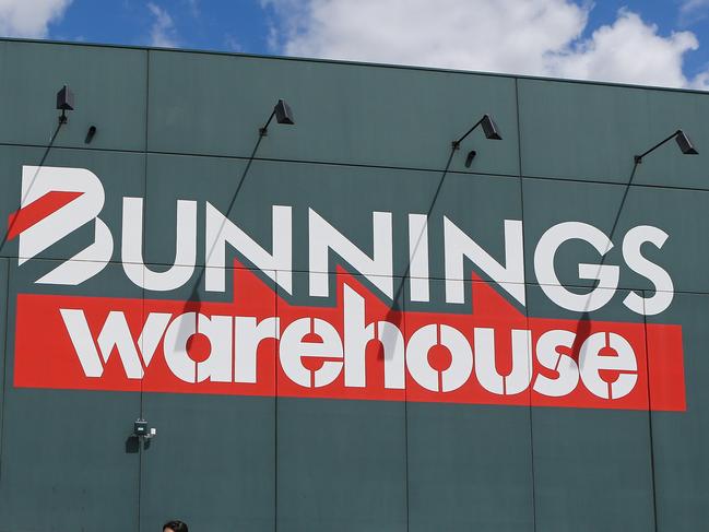 SYDNEY, AUSTRALIA - NewsWire Photos, SEPTEMBER, 27 2021: People are seen at Bunnings in Alexandria as Covid-19 restrictions ease in Sydney. Picture: NCA NewsWire / Gaye Gerard