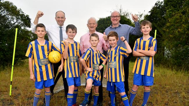 Member for Hornsby Matt Kean, Mayor Philip Ruddock and club President Geoff Knowles join Hornsby Thunder players (L-R) Joshua Fishwick, Toby Faber, Lachlan Fishwick, Luke Faber and Jake Faber posing for a photo at the Westleigh Waterboard site following the allocation of $100 million in Stronger Communities Funding. (AAP Image/Joel Carrett)