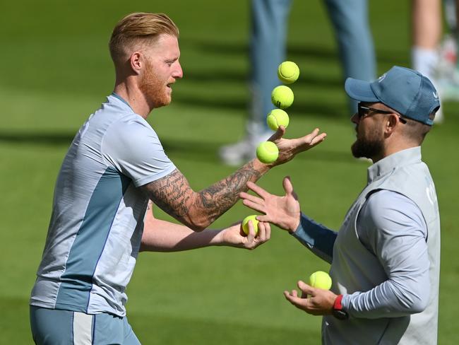 BIRMINGHAM, ENGLAND - JUNE 30: England coach Brendon McCullum (r) and captain Ben Stokes juggle some Tennis balls during nets ahead of the test match between England and India at Edgbaston on June 30, 2022 in Birmingham, England. (Photo by Stu Forster/Getty Images)