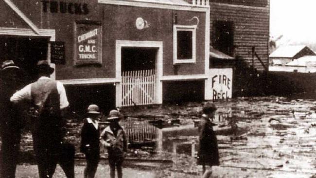 FLOODED PAST: Onlookers gather at the back of the Royal Hotel during the 1935 flood. Picture: Contributed