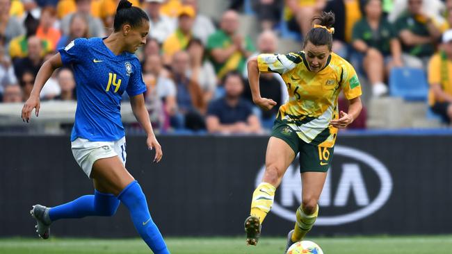 Brazil's defender Kathellen Sousa Feitoza vies for the ball with Australia's Hayley Raso. Picture: AFP