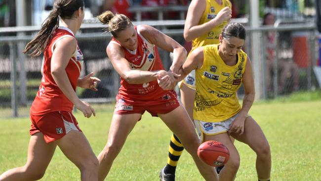 Waratah take on Nightcliff Tigers in the women's prelim final. Picture: Tymunna Clements / AFLNT Media