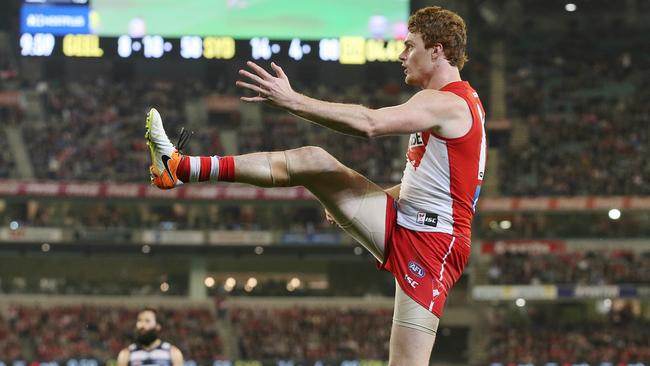 Gary Rohan kicks at goal during Friday night’s preliminary final. Picture: Michael Klein