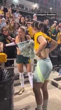 Alanna Kennedy swaps jersey with Mexico player Diana Ordónez after match