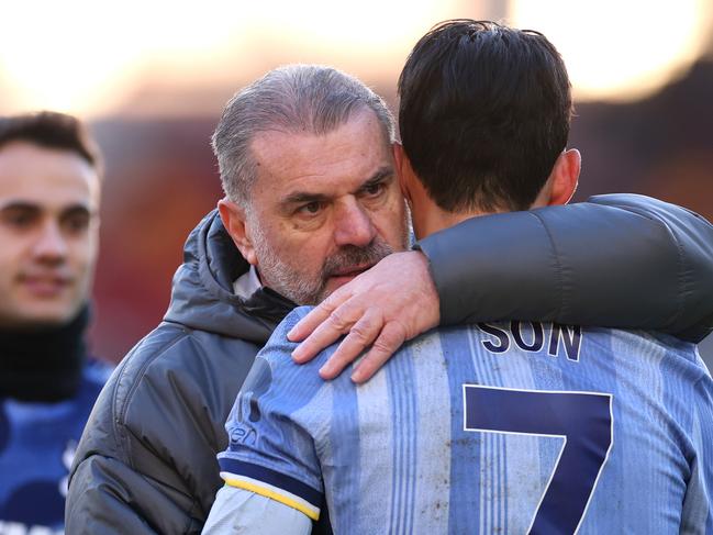 BRENTFORD, ENGLAND – FEBRUARY 02: Ange Postecoglou, Manager of Tottenham Hotspur, celebrates victory with Son Heung-Min of Tottenham Hotspur after the Premier League match between Brentford FC and Tottenham Hotspur FC at Brentford Community Stadium on February 02, 2025 in Brentford, England. (Photo by Ryan Pierse/Getty Images)