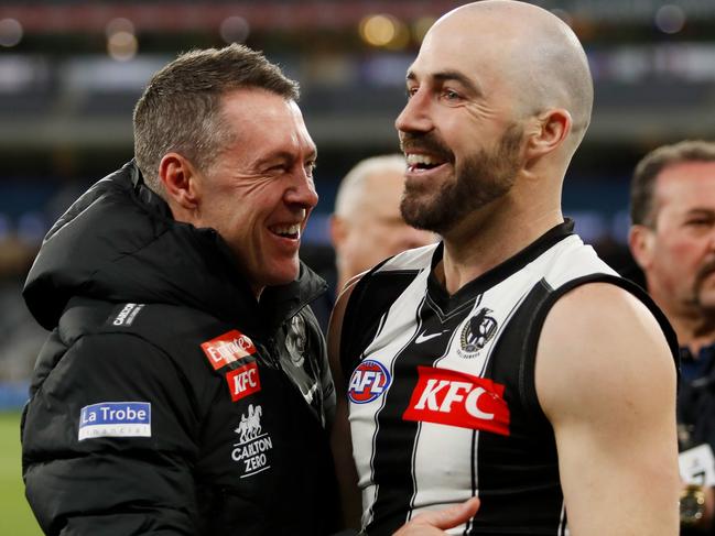 MELBOURNE, AUSTRALIA - AUGUST 21: Craig McRae, Senior Coach of the Magpies celebrates with Steele Sidebottom of the Magpies during the 2022 AFL Round 23 match between the Carlton Blues and the Collingwood Magpies at the Melbourne Cricket Ground on August 21, 2022 in Melbourne, Australia. (Photo by Dylan Burns/AFL Photos via Getty Images)