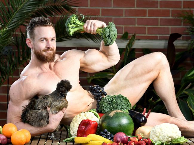 VEGAN FESTIVAL - THE VEGAN BODYBUILDER. Chicks love vegan guys! Vegan ICN Pro Bodybuilder Sam Mussared, 32yrs, who is speaking at this weekends Vegan Festival (at Rymall Park 31st October - 1st November 2020) on the Aussie Game Changers panel on Saturday. Sam is pictured with 'Tina' the rescue silkie bantam chicken, on the 26th October, 2020. Picture: Tricia Watkinson