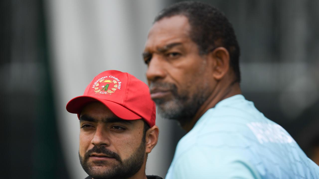 Phil Simmons (right) has fired back at Afghanistan’s chief selector. Photo: Dibyangshu Sarkar/AFP.