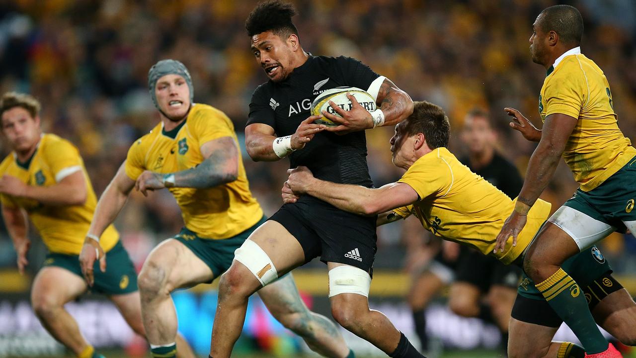 Hurricanes duo Ardie Savea and Jordie Barrett have re-signed with New Zealand Rugby until 2019.