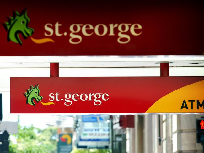 01 Nov 2004 St. George Bank in Brisbane. PicMark/Calleja. travel qld logo logos signage