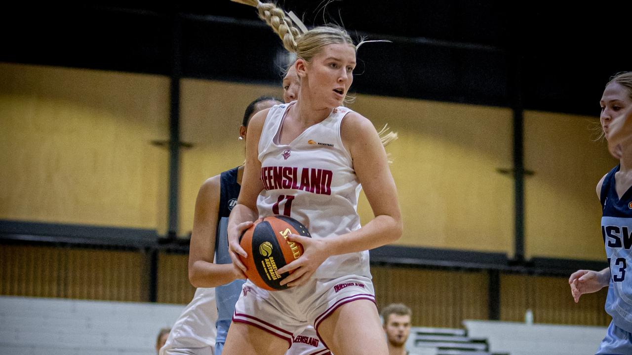 Queensland South's Emma Petrie in action against NSW Metro at the Under-18 National Championships. Picture: Taylor Earnshaw Photography