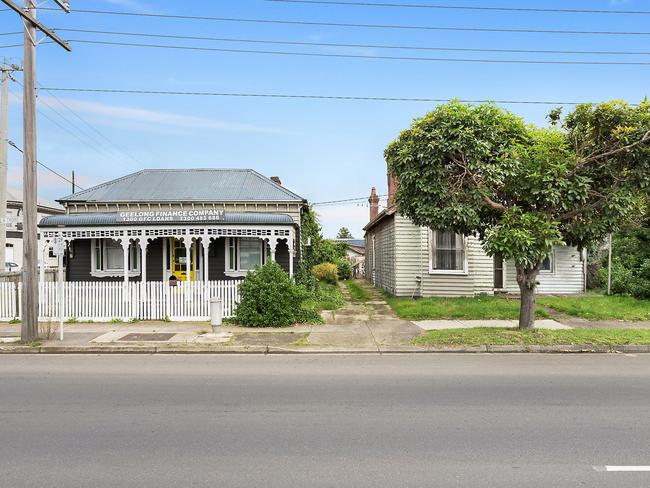 452, 454-456 La Trobe Tce, Newtown has been listed for auction on May 23.