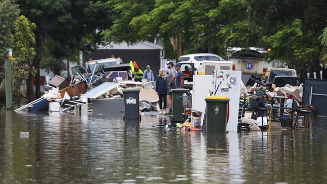 People pile up rubbish is placed at a flooded Vincent Street, Auchenflower. (Photo: Peter Wallis/Getty Images)