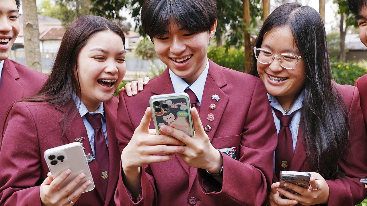 Yondr pouch: Australian kids outsmarting school phone bans