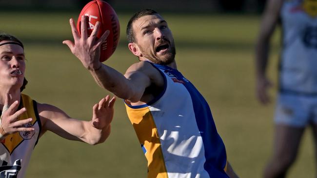 Darcy Barden in action for Macleod. Picture: Andy Brownbill