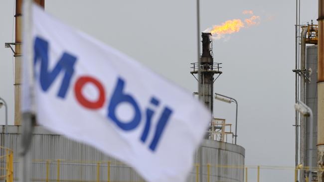 Generic photographs of the Mobil refinery at Altona.