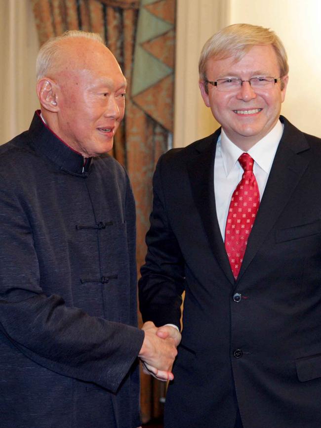 Lee Kuan Yew meets Kevin Rudd back in 2009.