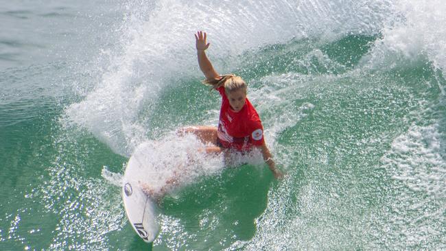 Sophie McCulloch won her Gold Coast Open heat with the highest heat total of the event with 16.26 (out of a possible 20) on day one at Burleigh. Picture: Sebastian Andres Rios