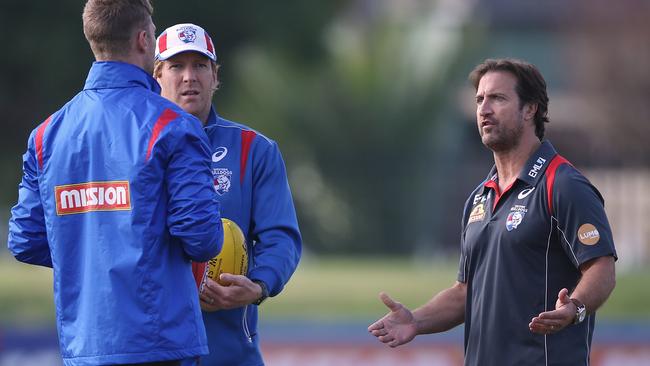 Luke Beveridge talks to Jake Stringer at Bulldogs training. Picture: Wayne Ludbey