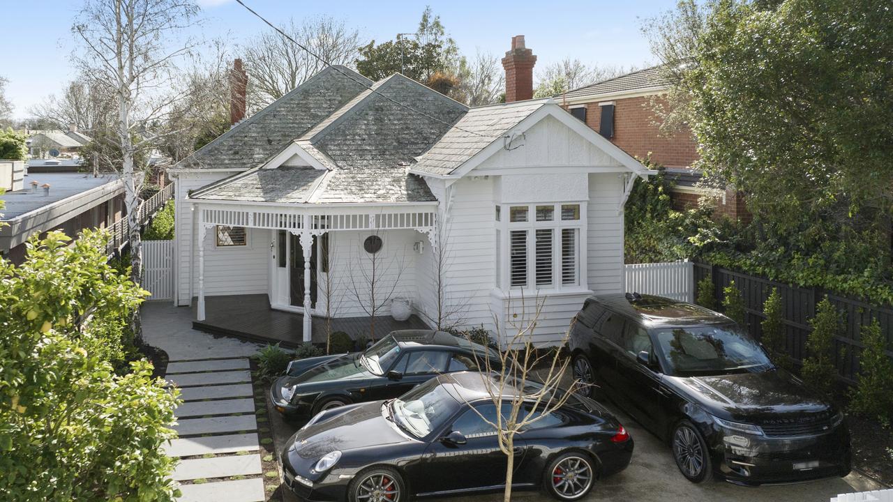 25 Allison Rd, Elsternwick sold for $3.31m.