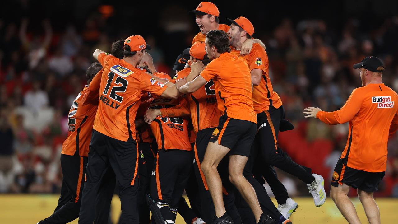 MELBOURNE, AUSTRALIA - JANUARY 28: The Scorchers celebrate after they defeated the Sydney Sixers during the Men's Big Bash League match between the Perth Scorchers and the Sydney Sixers at Marvel Stadium, on January 28, 2022, in Melbourne, Australia. (Photo by Robert Cianflone/Getty Images)