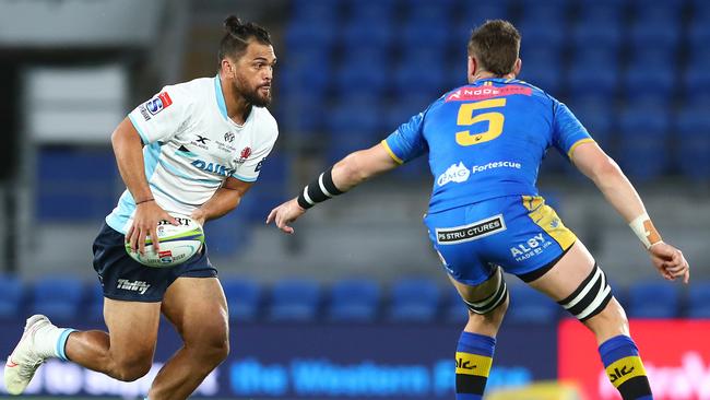 Karmichael Hunt running the ball for the Waratahs.