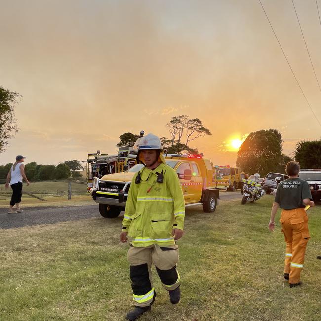 Firefighters are battling a large bushfire at Obi Obi, with residents told at 4.38pm on Tuesday to prepare to leave.