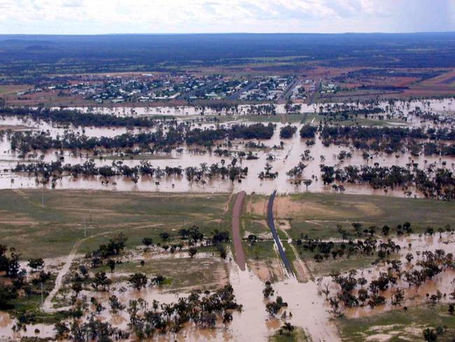 22 Nov 2000 Floods at Quilpie. picAlan/MacDonald aerials weather qld