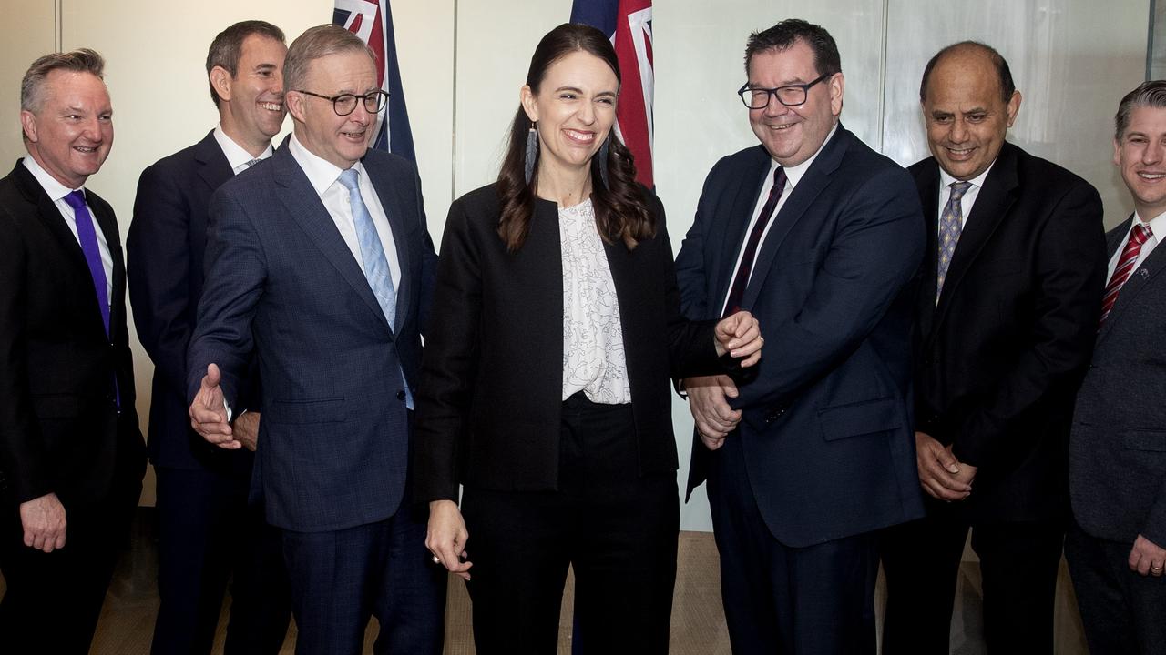 La PM néo-zélandaise Jacinda Ardern conclut son voyage en Australie après l’accueil chaleureux du gouvernement travailliste albanais