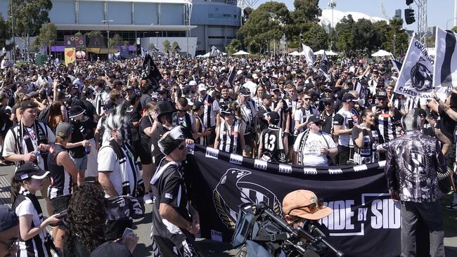 Hordes of Magpies fans gathered near the MCG in anticipation of the final. Picture: NCA NewsWire / Valeriu Campan