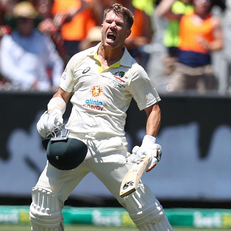 MELBOURNE . 27/12/2022.  Boxing Day Test match. Day 2. Australia vs South Africa at the MCG.   David Warner celebrates his century early in the 2nd session   . Picture by Michael Klein