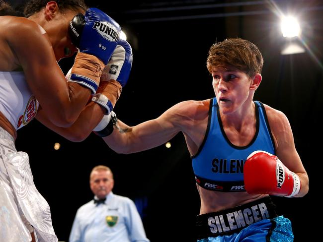 Deedee Hobbs attacks New Zealand’s Baby Nansen at the Brisbane Convention &amp; Exhibition Centre on December 15, 2018. (AAP Image/Jono Searle)