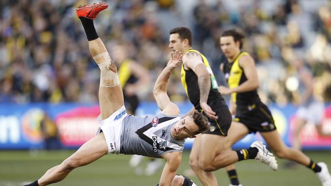 Karl Amon of the Power collides with Shane Edwards of the Tigers. Picture: Dylan Burns/AFL Photos