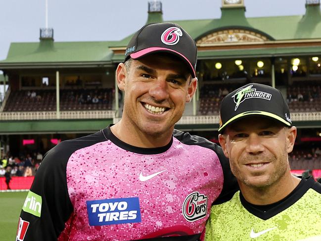 SixersÃ Moises Henriques and Thunder's David Warner at the toss during the Sydney Smash BBL match between the Sydney Sixers and Sydney Thunder at the SCG on January 17, 2025. Photo by Phil Hillyard (Image Supplied for Editorial Use only - **NO ON SALES** - Â©Phil Hillyard )