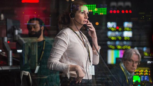 Julia Roberts stars as a TV producer who has to talk her presenter through a hostage crisis in Money Monster. Picture: Sony