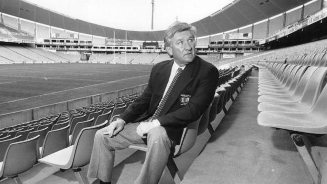 Ray Warren at the old Sydney Football Stadium.