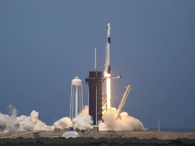 CAPE CANAVERAL, FLORIDA - MAY 30: The SpaceX Falcon 9 rocket launches into space with NASA astronauts Bob Behnken (R) and Doug Hurley aboard the rocket from the Kennedy Space Center on May 30, 2020 in Cape Canaveral, Florida. The inaugural flight is the first manned mission since the end of the Space Shuttle program in 2011 to be launched into space from the United States.   Saul Martinez/Getty Images/AFP == FOR NEWSPAPERS, INTERNET, TELCOS & TELEVISION USE ONLY ==