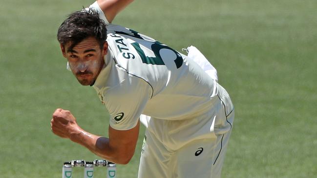 Mitchell Starc of Australia bowls during day 3 of the first Test match between Australia and New Zealand at Optus Stadium in Perth, Saturday, December 14, 2019. (AAP Image/Richard Wainwright) NO ARCHIVING, EDITORIAL USE ONLY, IMAGES TO BE USED FOR NEWS REPORTING PURPOSES ONLY, NO COMMERCIAL USE WHATSOEVER, NO USE IN BOOKS WITHOUT PRIOR WRITTEN CONSENT FROM AAP