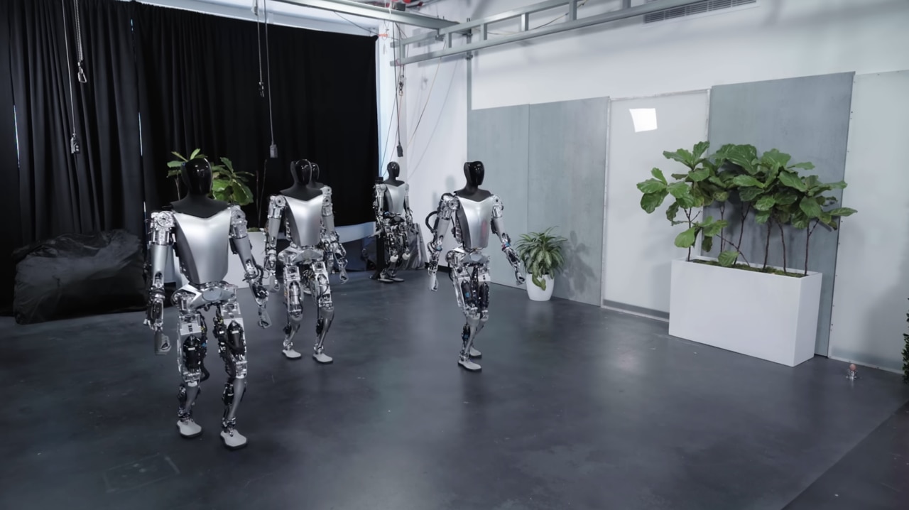 The images came after a video, released by Musk, showing Tesla’s humanoid robot walking. Picture: Twitter.