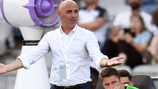 Kevin Muscat coaching at GMHBA Stadium last season. Picture: AAP Images 