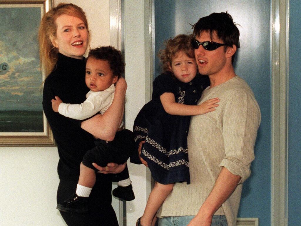 Nicole Kidman and Tom Cruise arrive in Sydney with their kids, Connor and Isabella. Picture: Patrick Riviere/Getty images