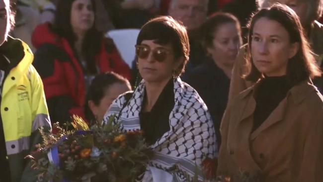 Randwick Greens councillor Rafaela Pandolfini (C) wearing a Palestinian keffiyeh at the Anzac Day dawn service in Coogee.